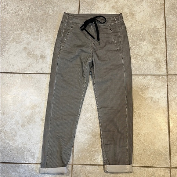 Alembika Black and White Railroad Stripe Pull On Crop Pants 0 - Picture 1 of 6